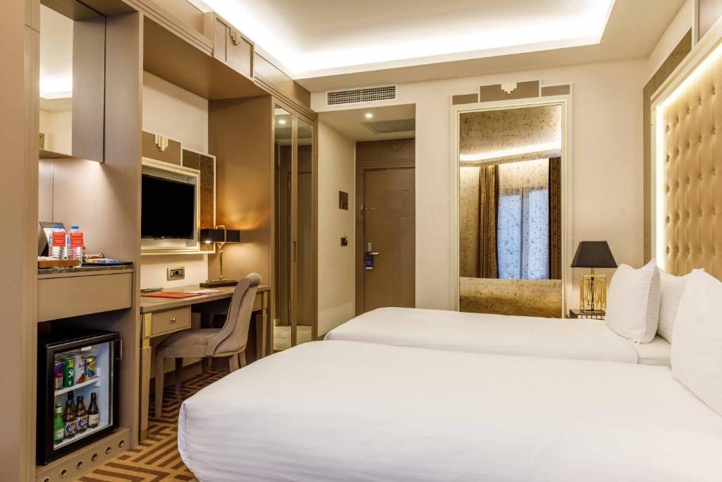 Трехместный (Двухместный номер с 2 односпальными кроватями) отеля Ramada by Wyndham Istanbul Golden Horn, Стамбул