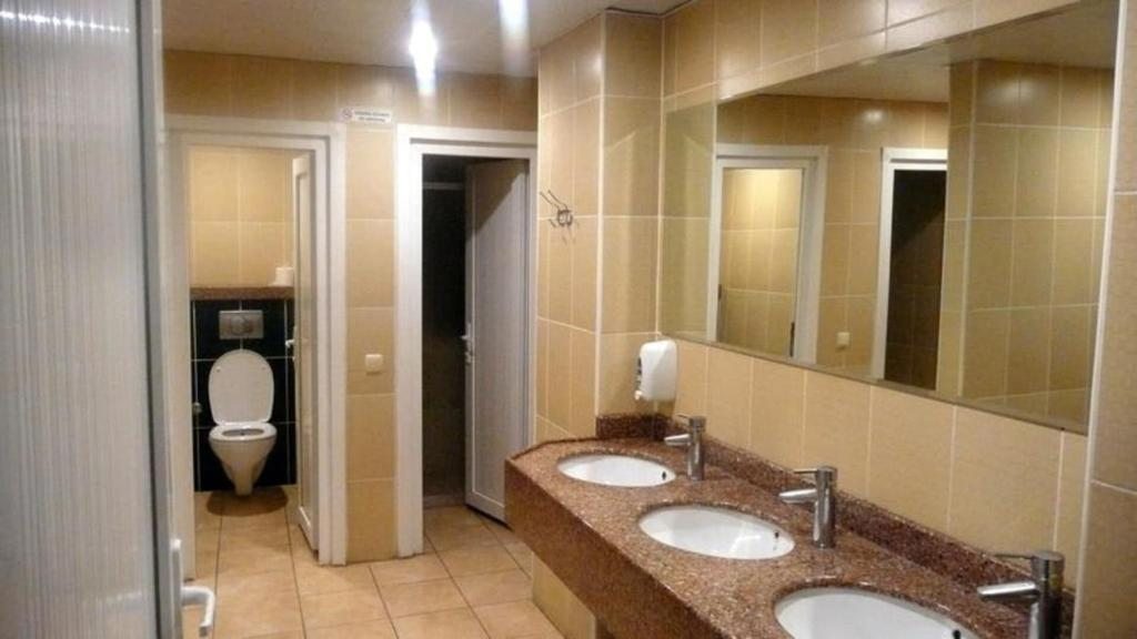 Номер (Кровать в общем 4-местном номере для мужчин и женщин), SiBeSa Hotel