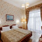 De Luxe (1), Санаторий Сосновая роща