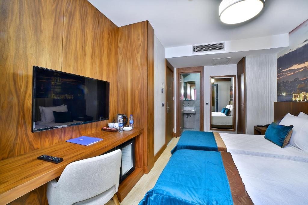 Двухместный (Номер с кроватью размера «queen-size» и балконом), THE TANGO HOTEL TAKSİM