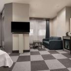 Трехместный (Номер Делюкс для некурящих с 1 кроватью размера 