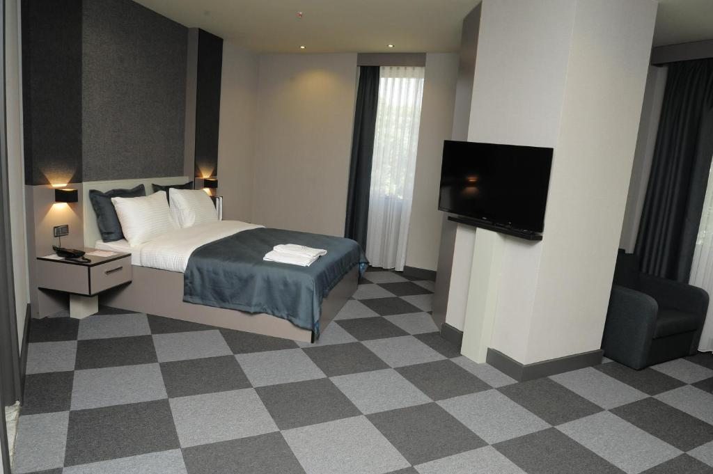 Четырехместный (Номер с кроватью размера 