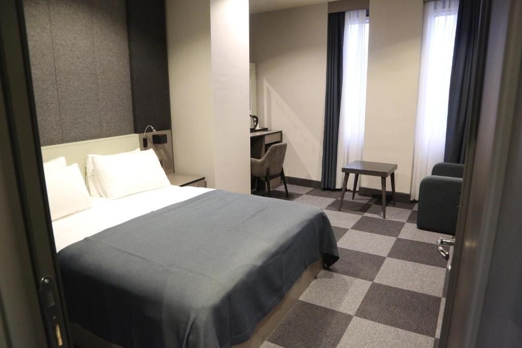 Трехместный (Номер Делюкс для некурящих с 1 кроватью размера 