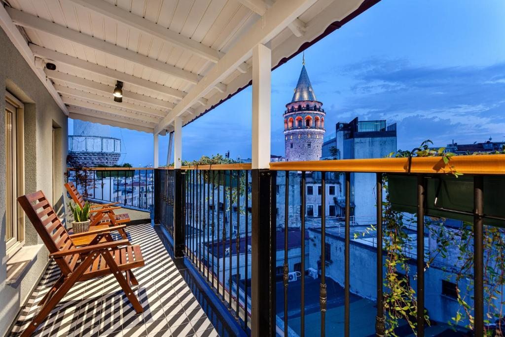 Сьюит (Люкс с кроватью размера «king-size» и балконом) отеля World House Boutique Hotel, Стамбул