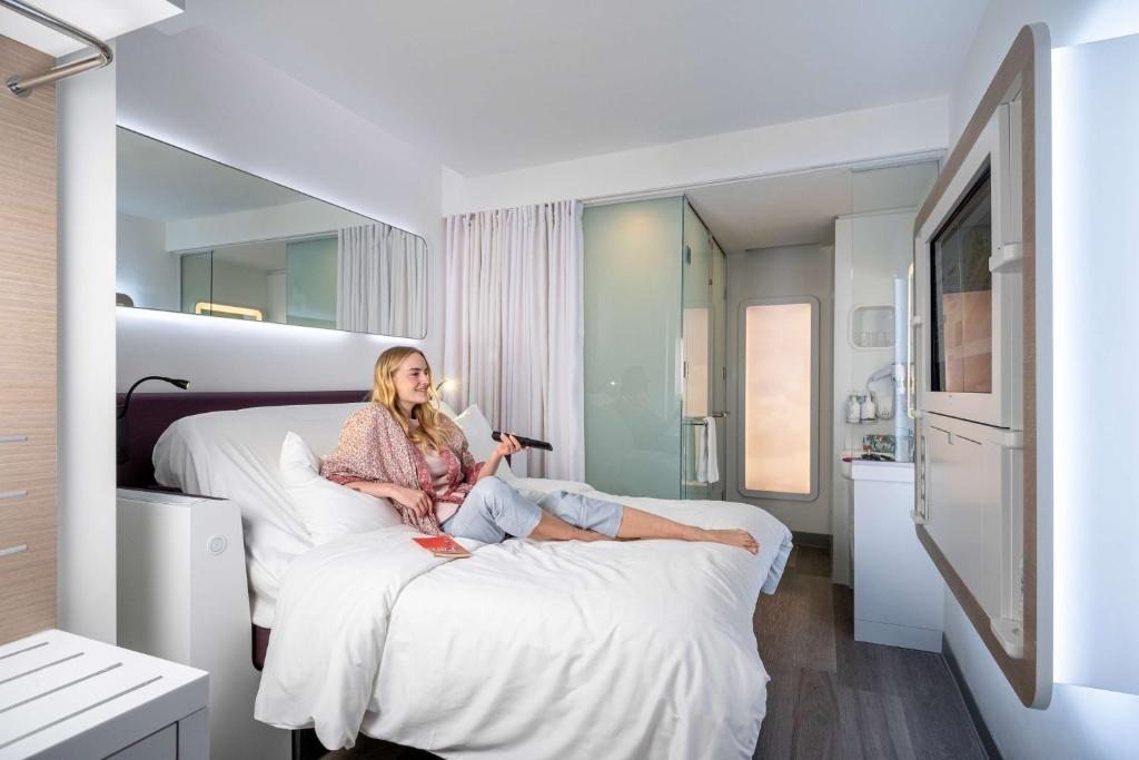 Двухместный (Номер Делюкс с кроватью размера «queen-size») отеля YOTELAIR Istanbul Airport (Airside), Стамбул