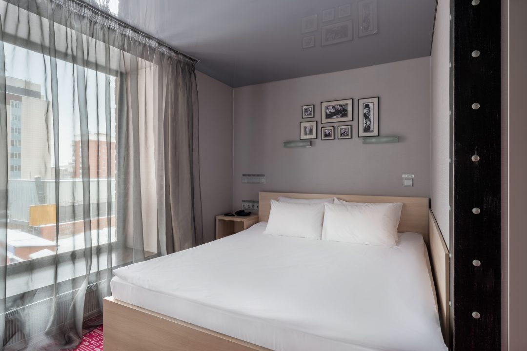 Двухместный (Стандарт улучшенный с двуспальной кроватью) гостиницы Маринс Парк Отель Екатеринбург