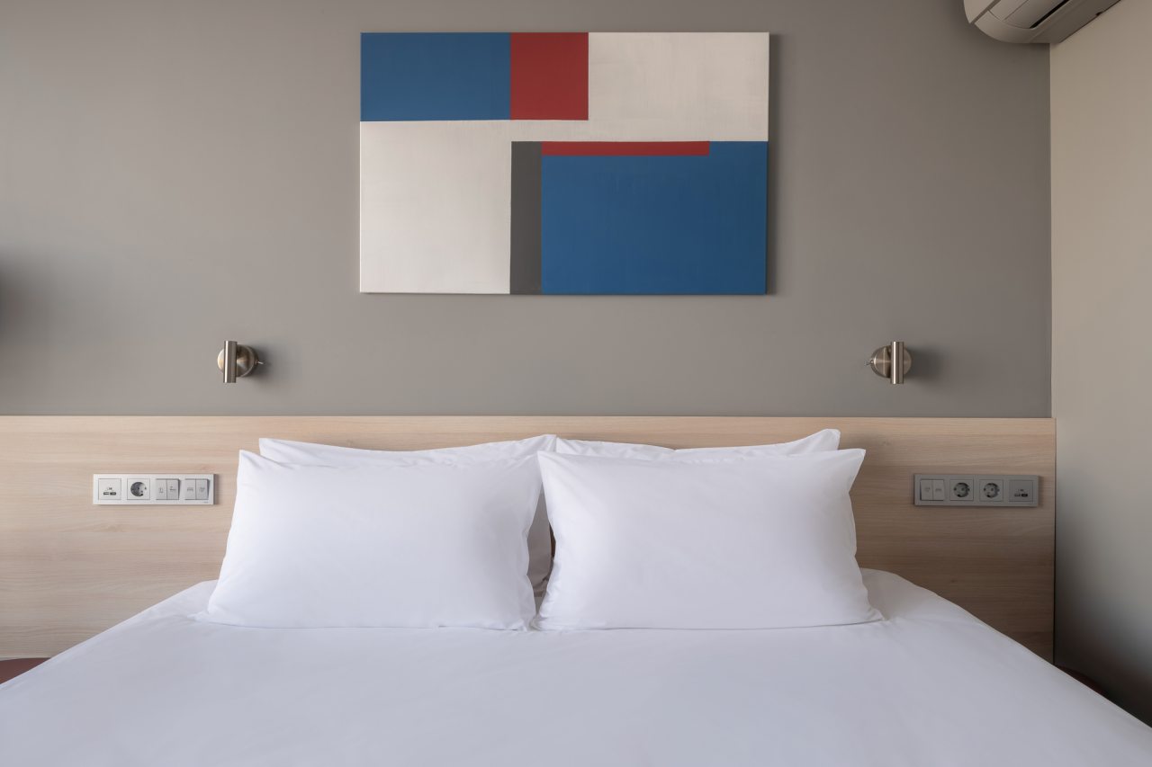 Двухместный (Стандарт улучшенный с двуспальной кроватью и креслом), Маринс Парк Отель Екатеринбург