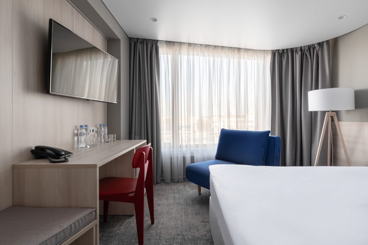 Двухместный (Стандарт улучшенный с двуспальной кроватью и креслом), Маринс Парк Отель Екатеринбург