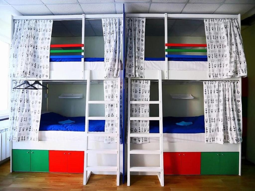 Десятиместный (Кровать в общем номере для мужчин и женщин с 10 кроватями) хостела Ночь Легка, Краснодар