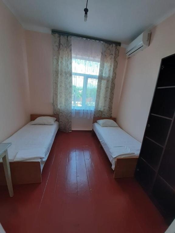 Двухместный (Двухместный номер с 2 отдельными кроватями и душем) гостевого дома Guesthouse Akop & Laura, Цандрипш