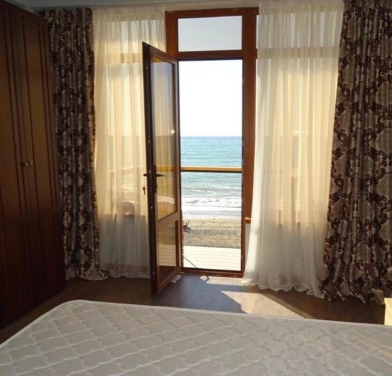 Двухместный (Двухместный номер Делюкс с 1 кроватью и видом на море) отеля Leon Beach Hotel, Новый Афон