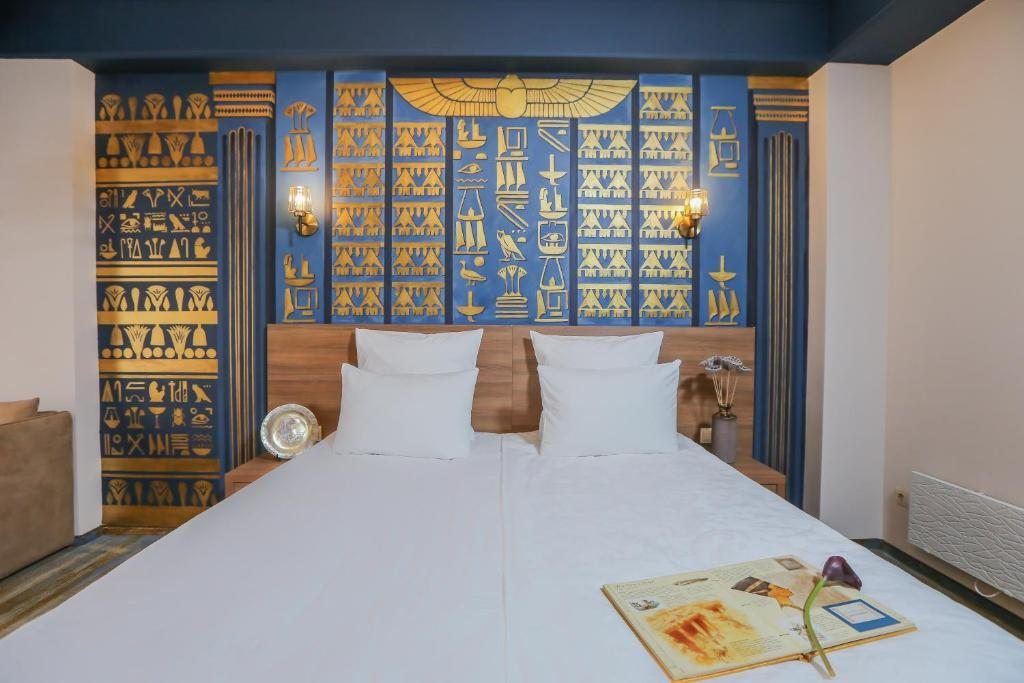 Двухместный (Улучшенный двухместный номер с 1 кроватью или 2 отдельными кроватями) отеля Garuda Boutique Hotel, Сухум