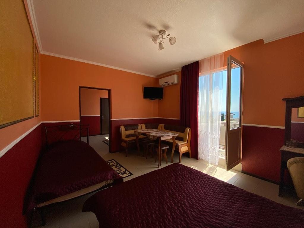 Семейный (Улучшенный семейный номер) отеля Park-hotel Abkhazia, Цандрипш