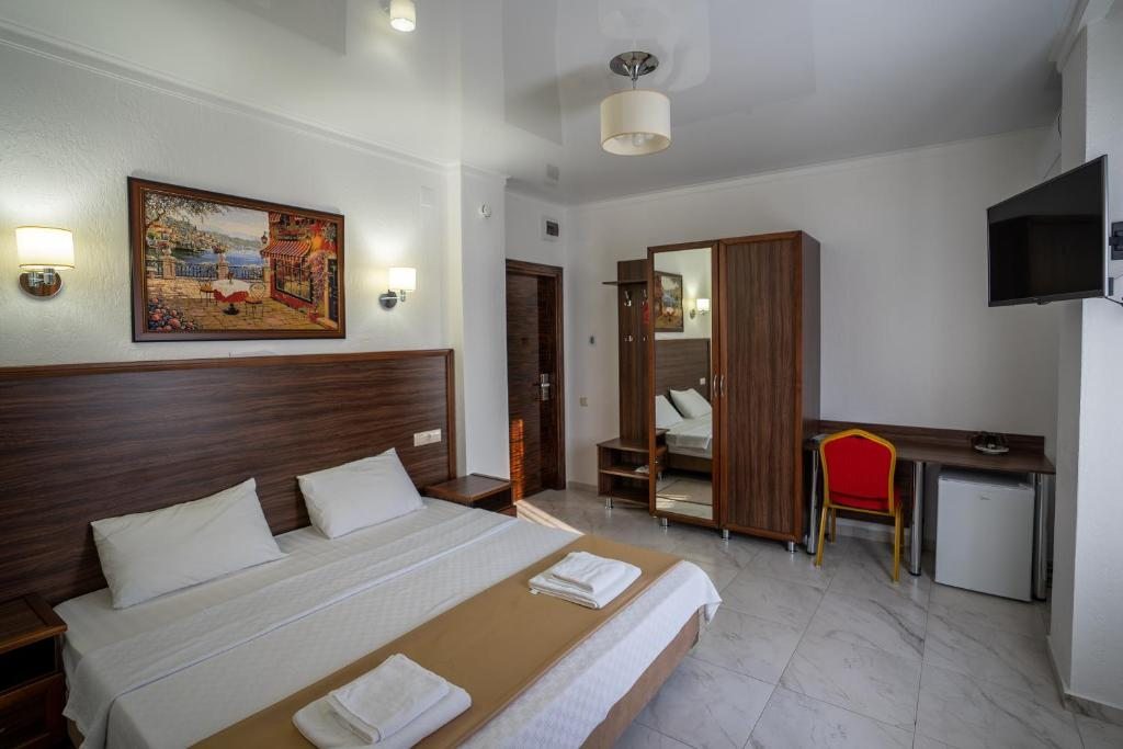 Двухместный (Стандартный номер с кроватью размера «king-size») отеля Hotel Samson, Сухум
