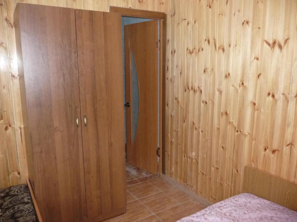 Трехместный (Трехместный номер с собственной ванной комнатой) гостевого дома Гостевой дом Мария, Цандрипш
