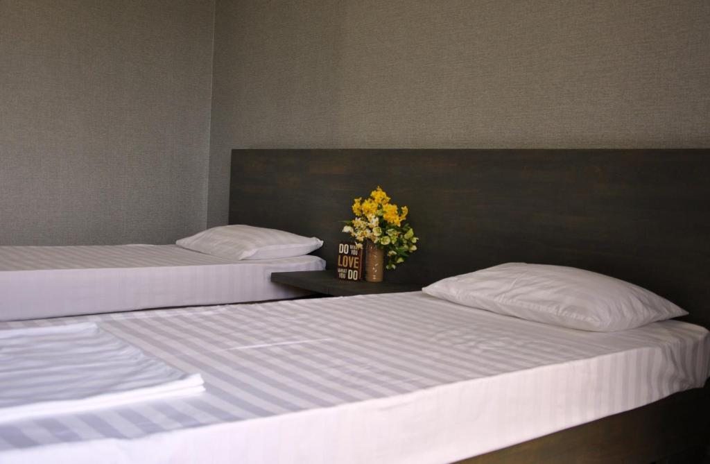 Двухместный (Двухместный номер с 2 отдельными кроватями и видом на горы) отеля Injir Village Hotel, Гудаута
