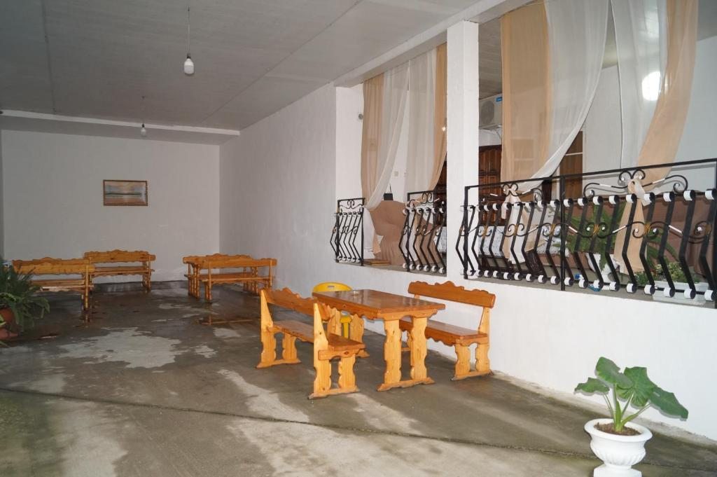 Трехместный (Трехместный номер «Комфорт» с душем) гостевого дома U Aleny Guesthouse, Алахадзы