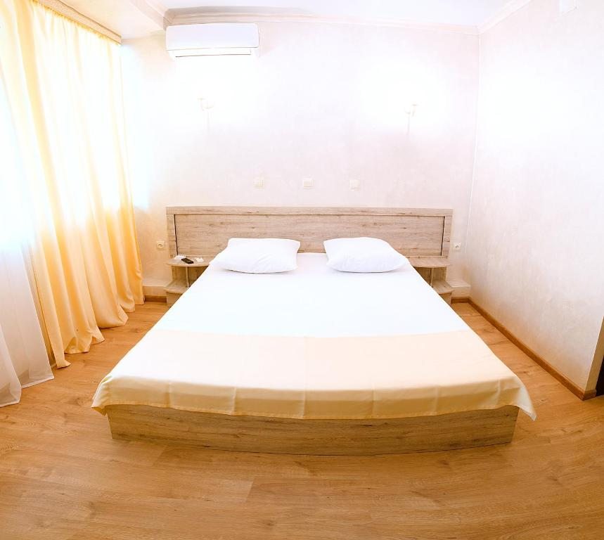 Двухместный (Двухместный номер Делюкс с 1 кроватью или 2 отдельными кроватями) отеля Отель Пицунда