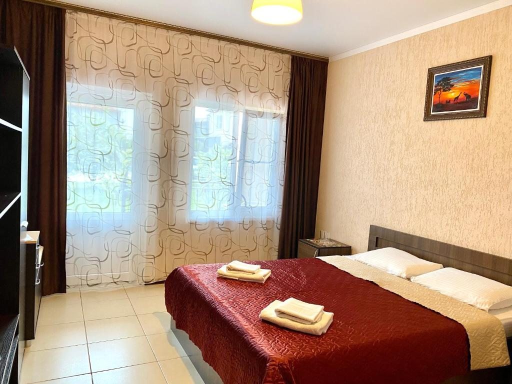 Двухместный (Большой двухместный номер с 1 кроватью) отеля Гостиница Солнце Абхазии, Пицунда