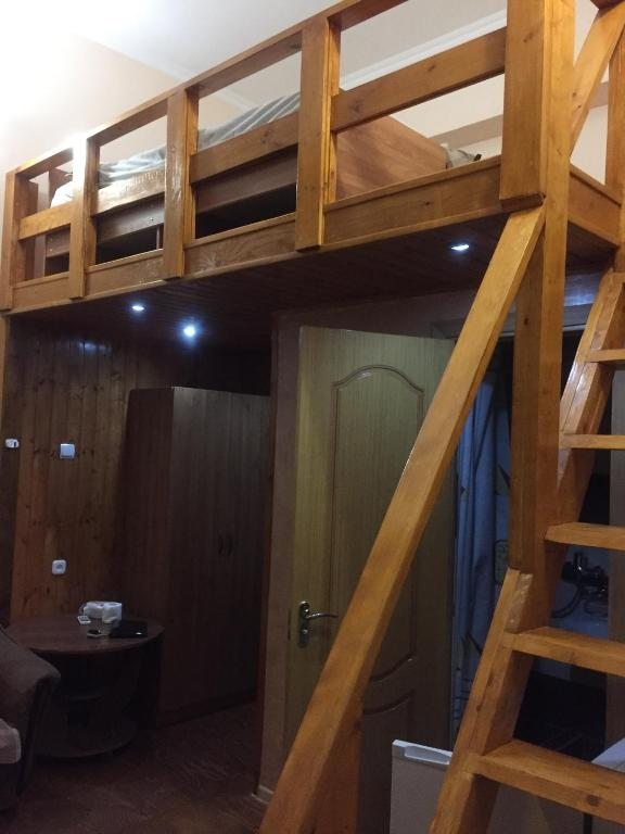 Двухместный (Двухместный номер с двуспальной кроватью и дополнительной кроватью) отеля Старый Сухум