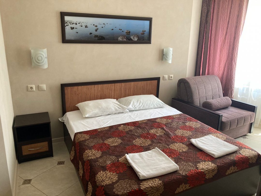 Двухместный (Двухместный номер с двуспальной кроватью и дополнительной кроватью) отеля Атлантик, Сочи