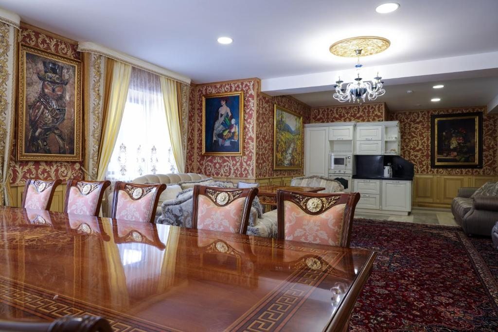 Апартаменты (Family Premium Suite 3 room) бутик-отеля Усадьба Хлудова, Сочи