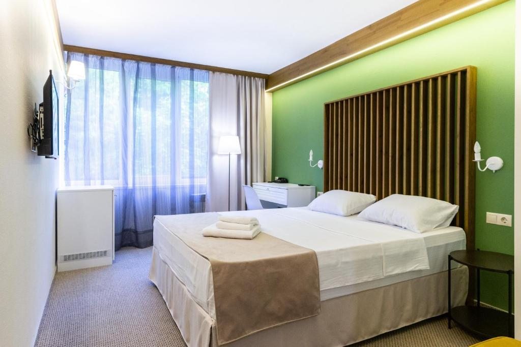 Двухместный (Двухместный номер с 1 кроватью или 2 отдельными кроватями, вид на сад) гостиницы Портобелло, Адлер