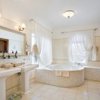 Апартаменты (Милан), Гостиница Palmira Palace