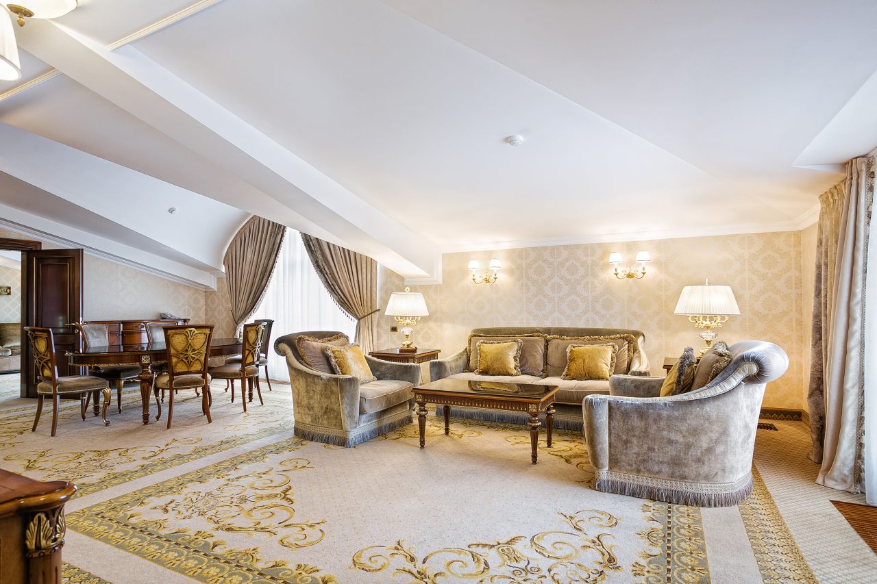 Апартаменты (Милан), Гостиница Palmira Palace