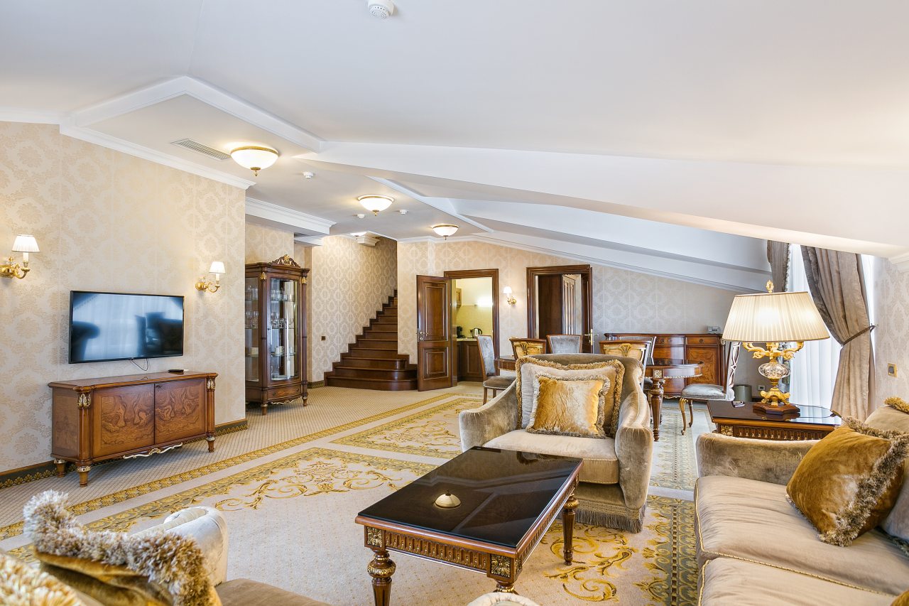 Апартаменты (Милан), Гостиница Palmira Palace