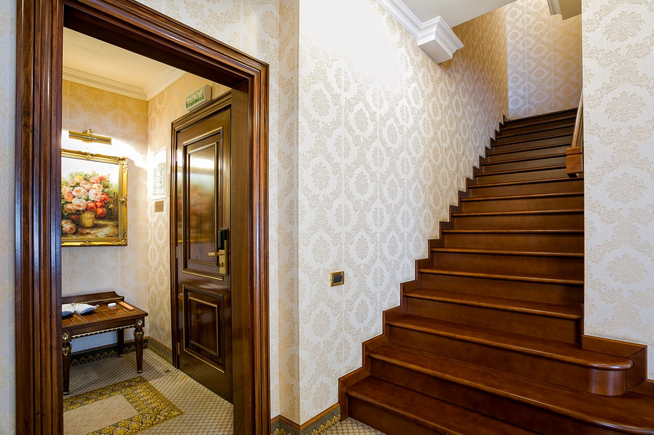 Апартаменты (Милан), Гостиница Palmira Palace