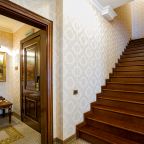 Апартаменты (Милан), Гостиница Palmira Palace