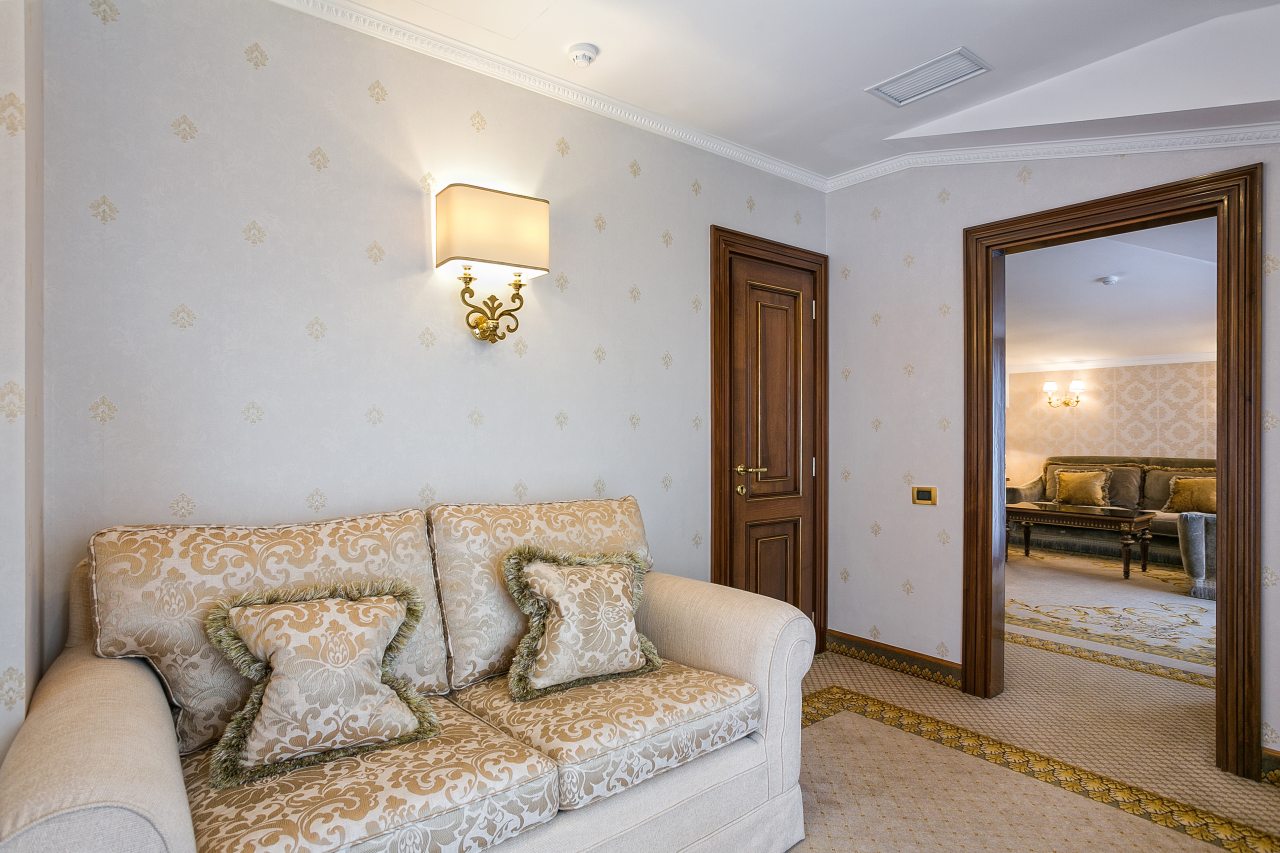 Апартаменты (Милан), Гостиница Palmira Palace