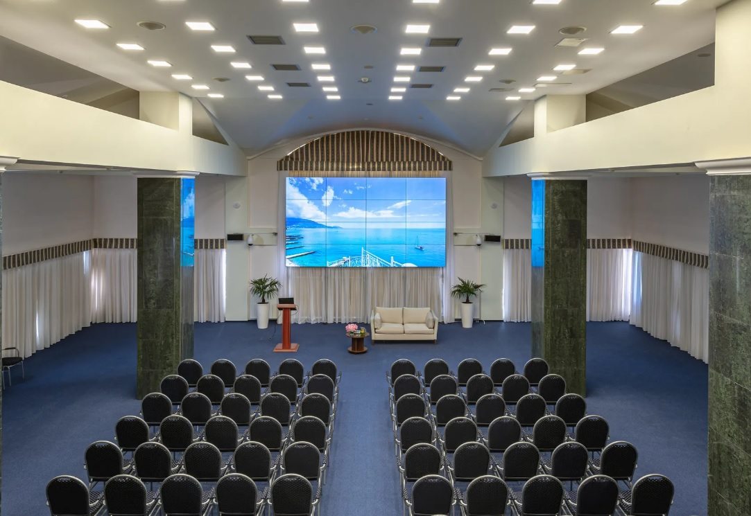 Конференц-зал «Таврический», Гостиница Palmira Palace