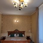 Двуспальная кровать с ортопедическим матрасом.