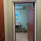 Коридорчик с раздельными входами в номер и санузел.