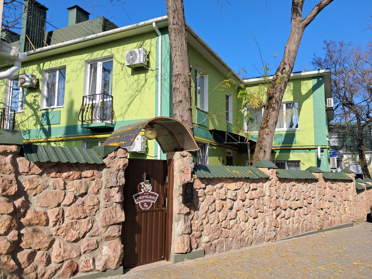 Парковка, Жанэ Отель