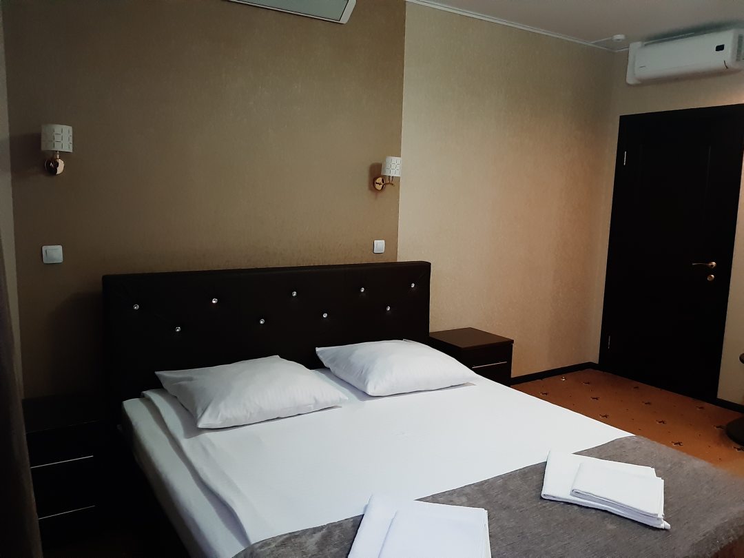 Двухместный (Стандарт с 2-х спальной кроватью) отеля Монарх, Нижний Новгород