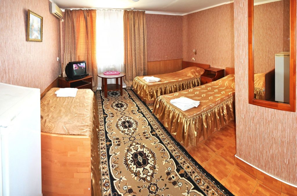 Трехместный (Стандарт) отеля Золотая линия, Витязево