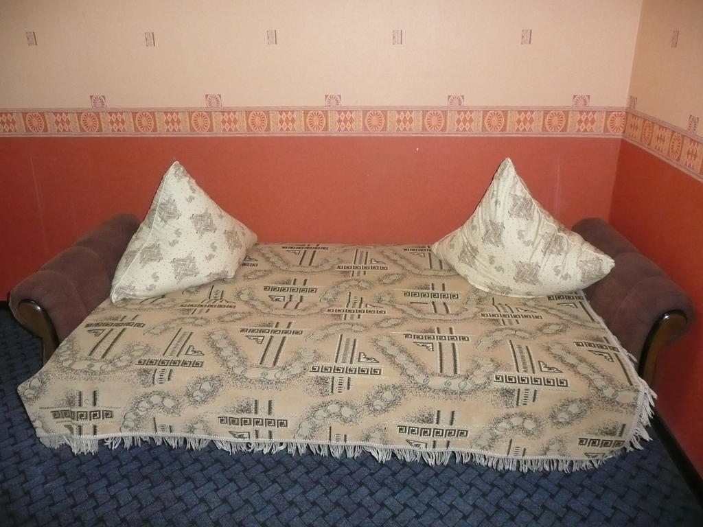 Номер (Односпальная кровать в общем номере с 4 кроватями) отеля Ночная звезда, Саратов