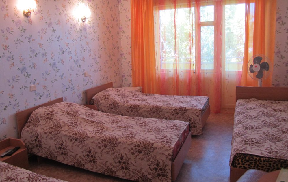 Люкс (Четырехместный) гостиницы Крымские Дачи, Щелкино, Крым