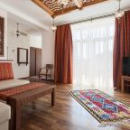 Люкс (Тематический номер "Нар"), Этно-отель Джеваль