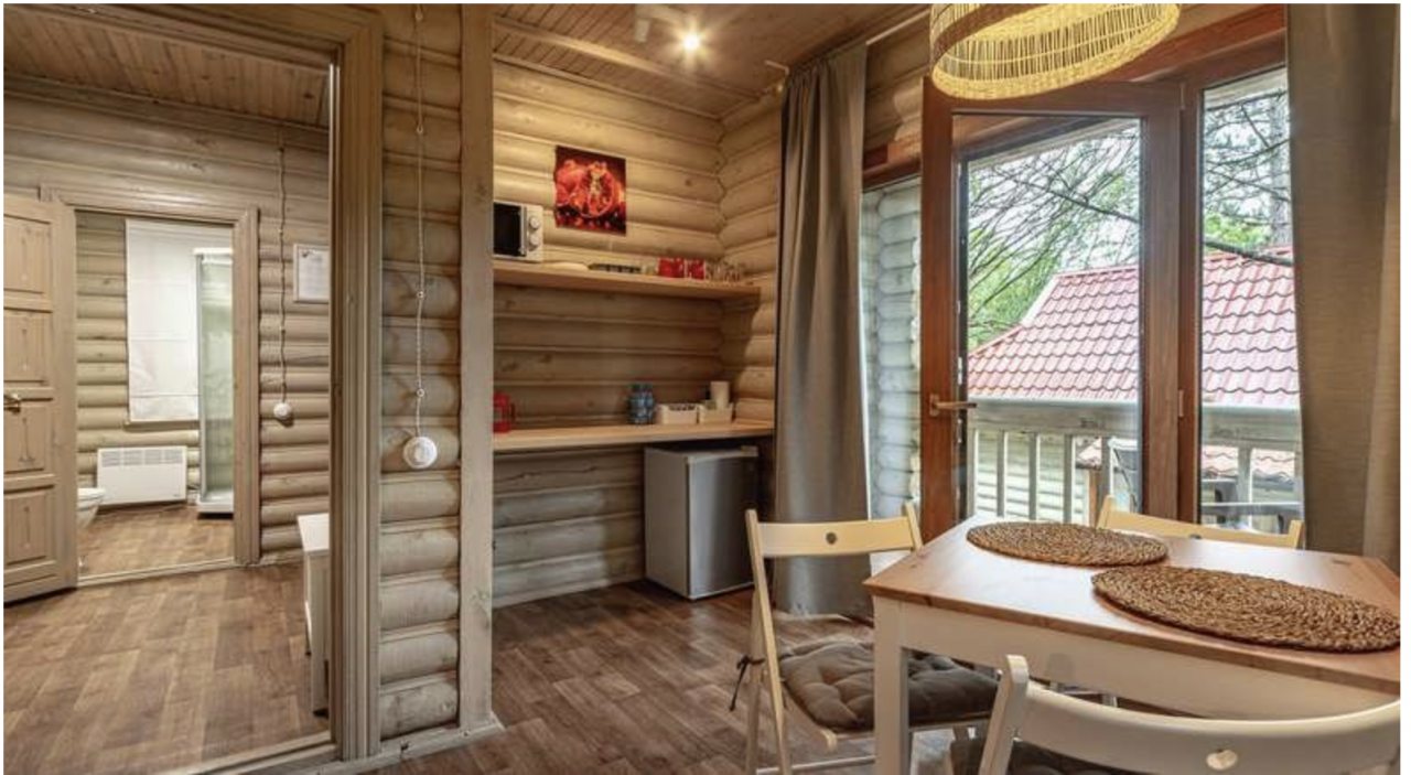 Трёхместный и более (Коттедж-сруб двухкомнатный с одной спальней и гостиной), Эко-отель Поляна Сказок