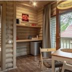 Трёхместный и более (Коттедж-сруб двухкомнатный с одной спальней и гостиной), Эко-отель Поляна Сказок