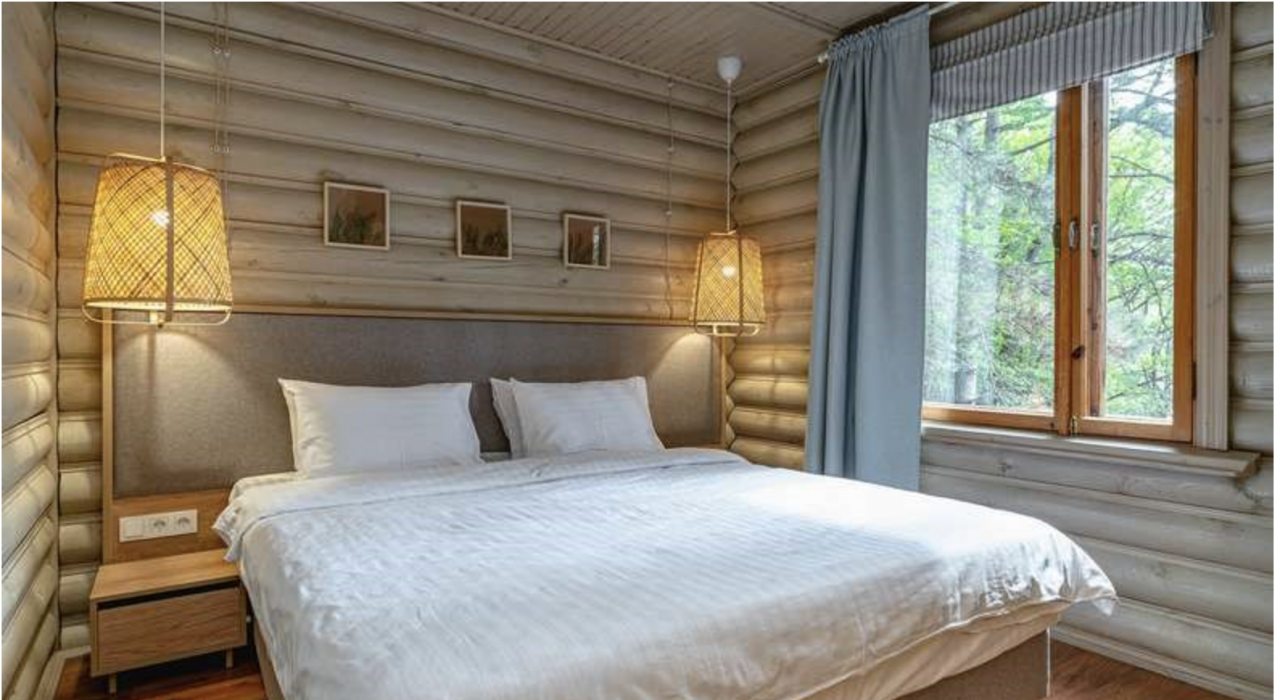 Трёхместный и более (Коттедж-сруб двухкомнатный с одной спальней и гостиной), Эко-отель Поляна Сказок