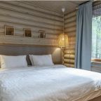 Трёхместный и более (Коттедж-сруб двухкомнатный с одной спальней и гостиной), Эко-отель Поляна Сказок