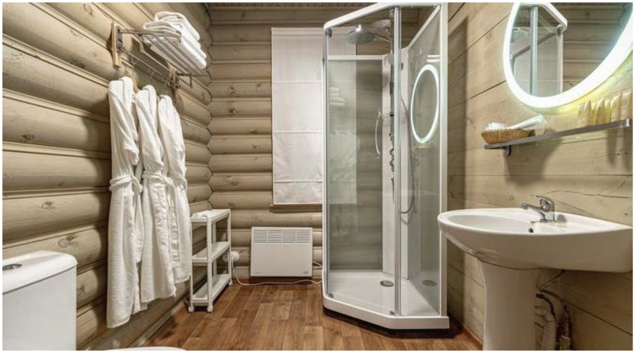 Трёхместный и более (Коттедж-сруб двухкомнатный с одной спальней и гостиной), Эко-отель Поляна Сказок