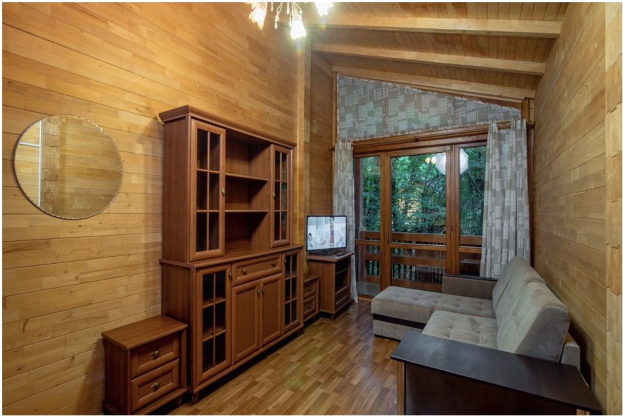 Трёхместный и более (Коттедж-сруб 