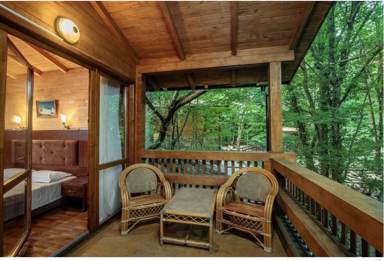 Трёхместный и более (Коттедж-сруб 