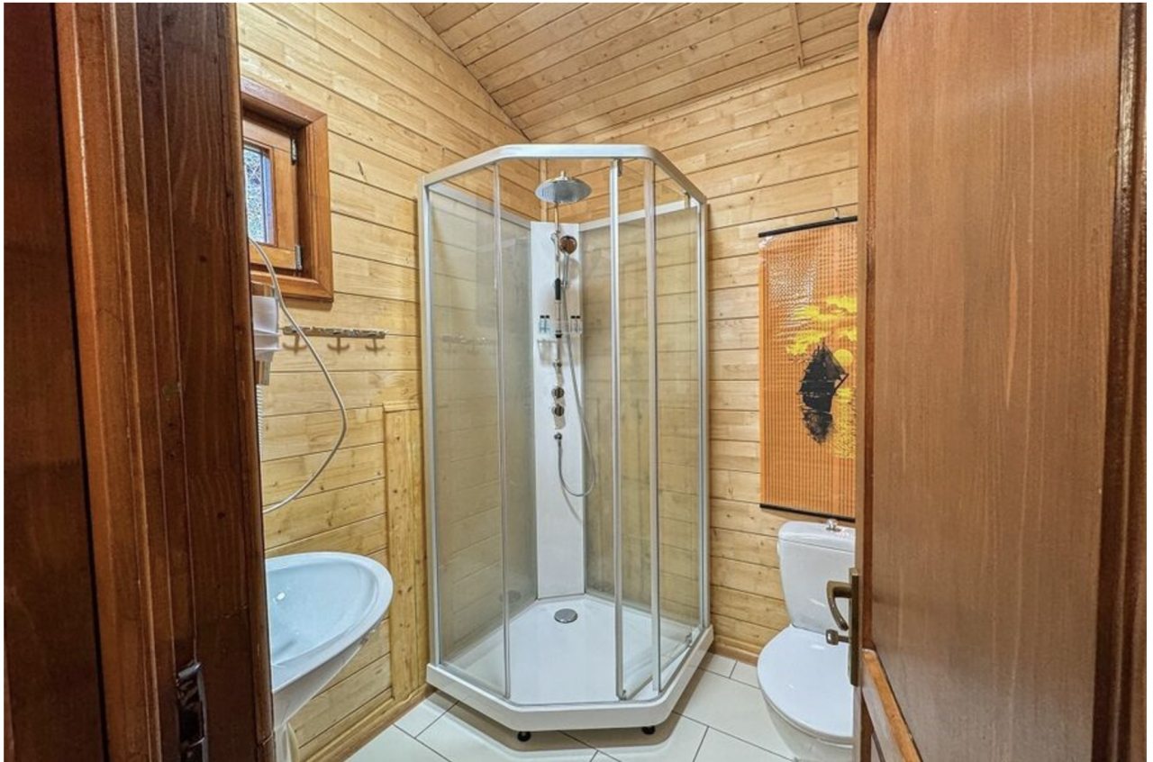 Трёхместный и более (Коттедж-сруб 